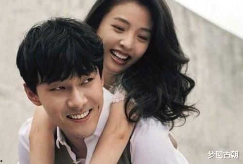 娱乐圈夫妻吃瓜视频播放,吃瓜视频播放量飙升，揭秘明星夫妻甜蜜日常