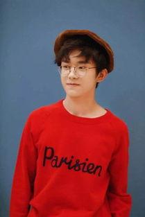 易烊千玺吃瓜娱乐